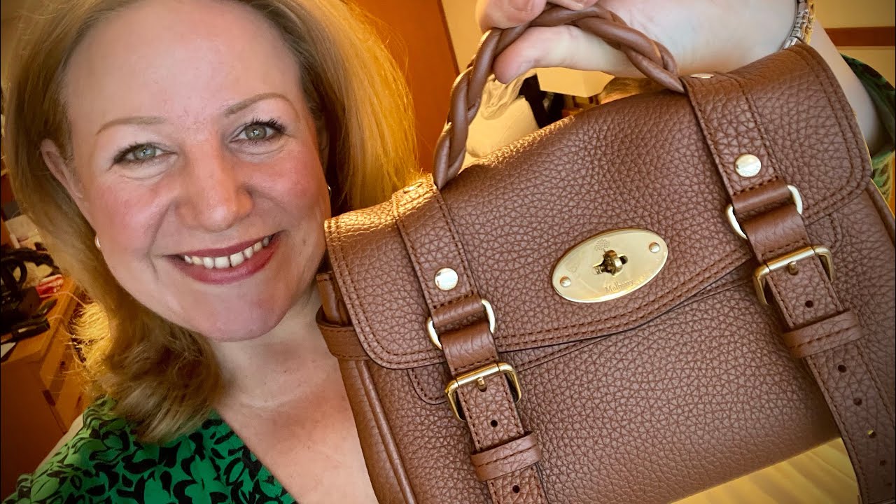 WHAT’S IN MY BAG FOR A CRUISE?  Essential items on the ship to Norway. 