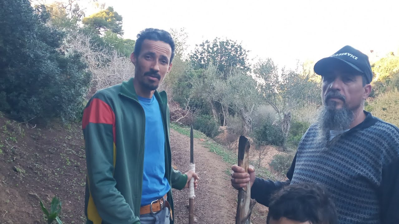 ضياع مياه السقي بسبب غياب مجاري المياه بمنطقة إين الطاهر بجماعة بني سيدال الجبل وفلاحي السهل يشتكون.