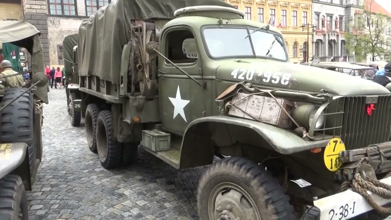 Oslavy osvobozen&iacute; americkou arm&aacute;dou v Prachatic&iacute;ch a u pam&aacute;tn&iacute;ku setk&aacute;n&iacute; pěti arm&aacute;d u Vitějovic