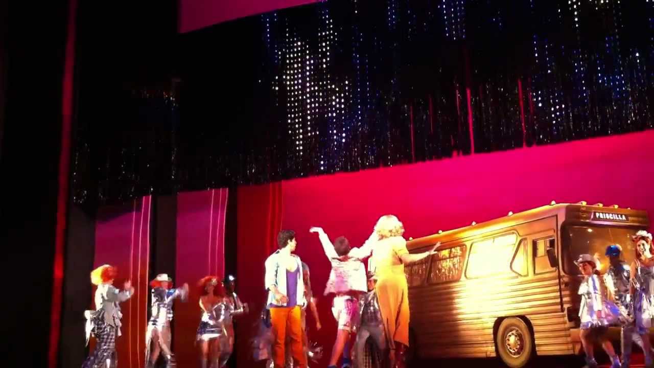 Priscilla, A Rainha do Deserto - O Musical (Brasil): Go West