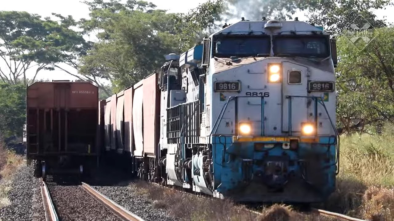 Trem buzinando Muito desviando do outro Trem em Estrela D'oeste!