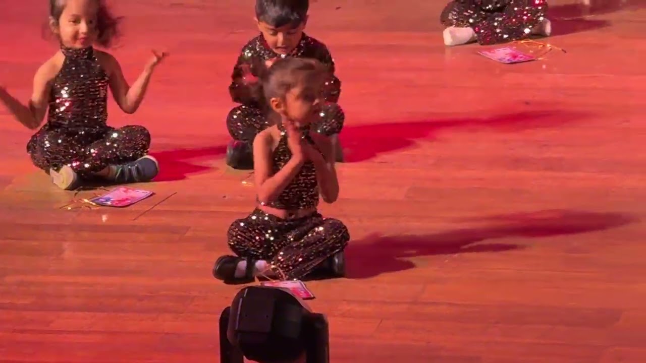 mobile theme dance Tanishka