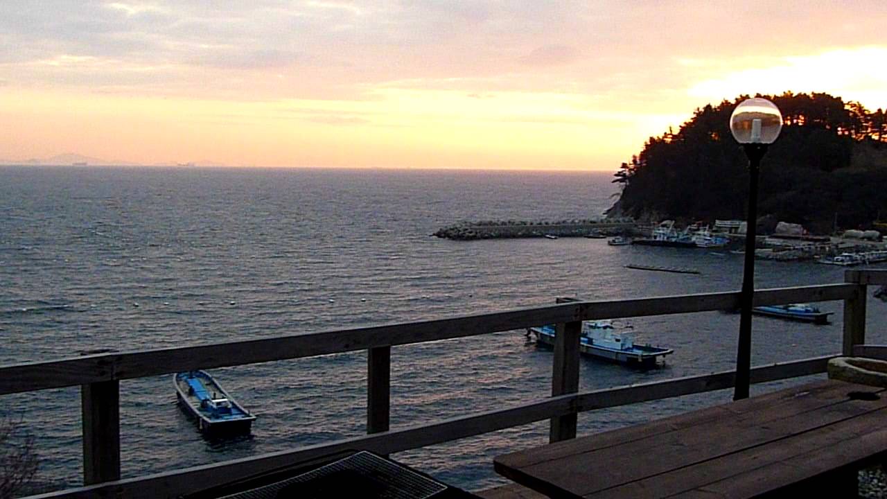 향일암 흙집 펜션에서 보는 일출