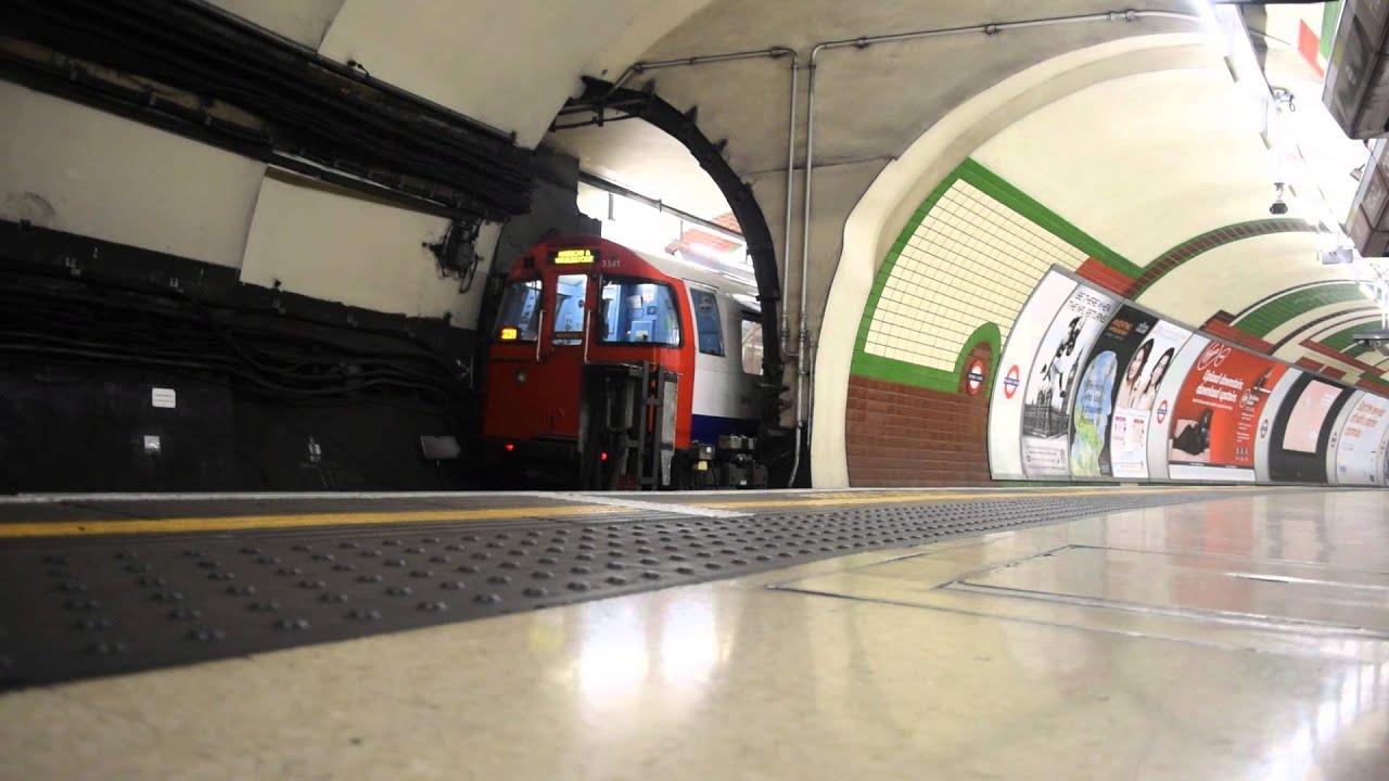 20 minutes with the Bakerloo line at Piccadilly Circus