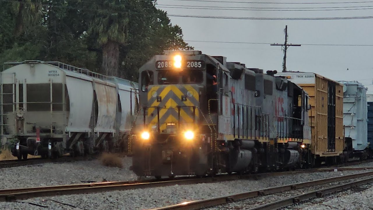 GP38-2 de KCSM con carga especial | Entrando al patio de Monterrey con un transformador eléctrico! 