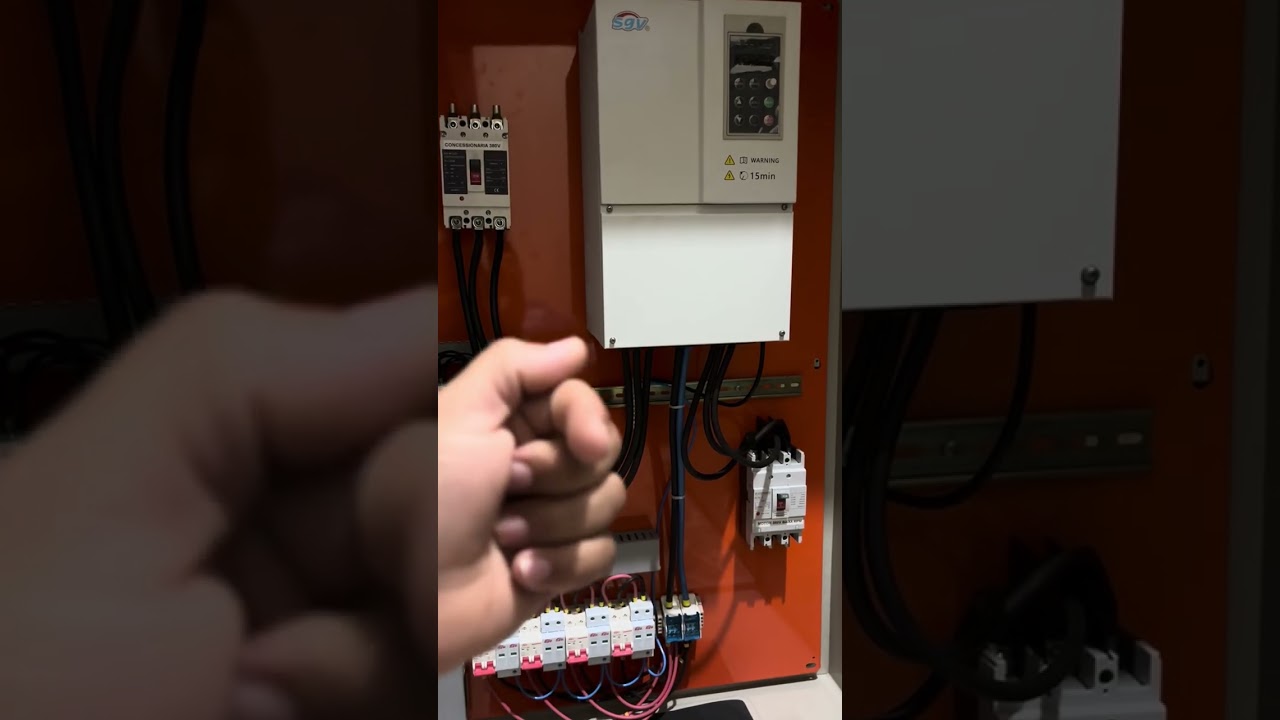Irrigação e armazenamento de água por meio de placas solar.