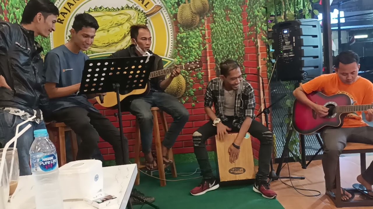 Gelandangan cover || Live musik caffe
