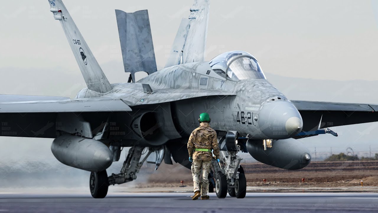 Самолет F-18 стоимостью 70 миллионов долларов испытывает воздушный тормоз на базе ВВС Японии