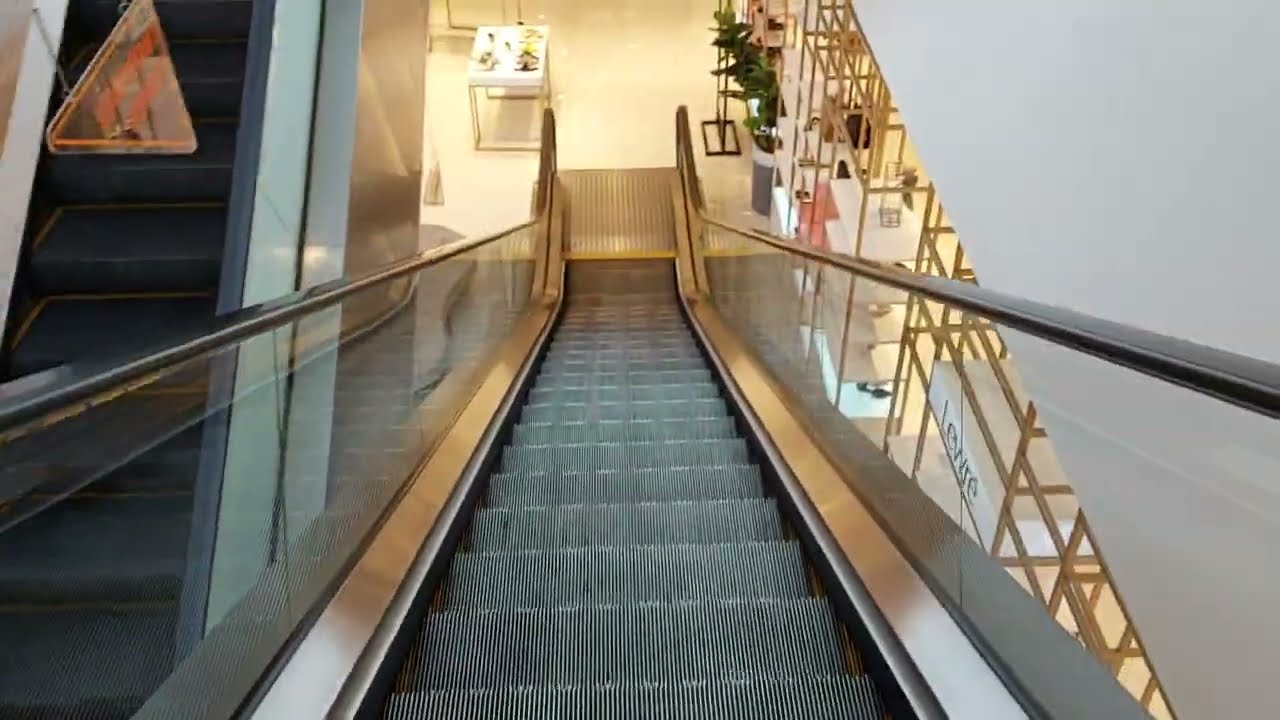 4 Mitsubishi Escalators in Parkson Elite at Gurney Plaza, Georgetown, Penang, Malaysia
