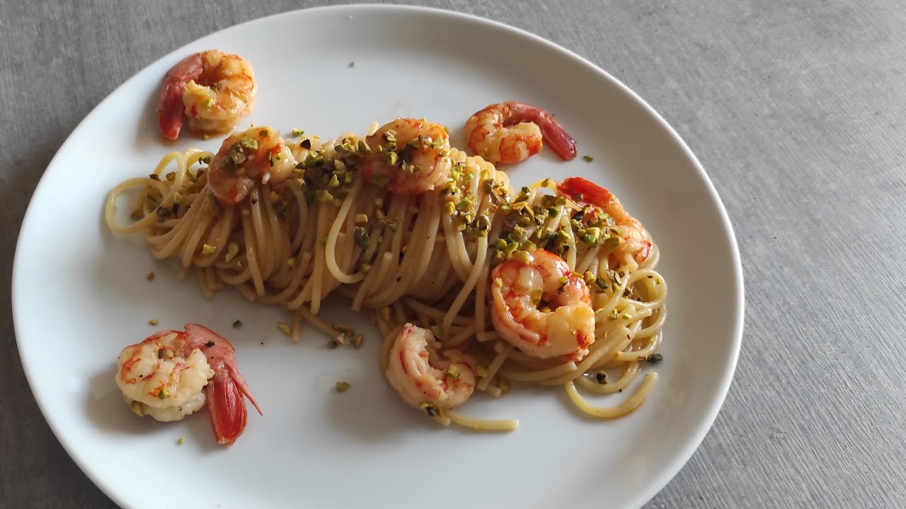 Spaghetti con gamberi e granella di pistacchi, un primo eccezionale!