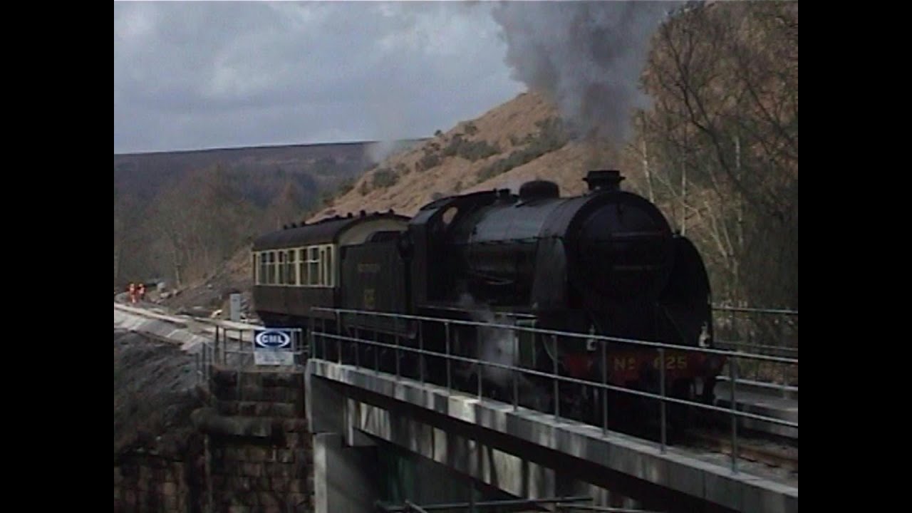 First train to cross the new bridge 30 and service train. #whitby #trains #railtrack#trainspotting
