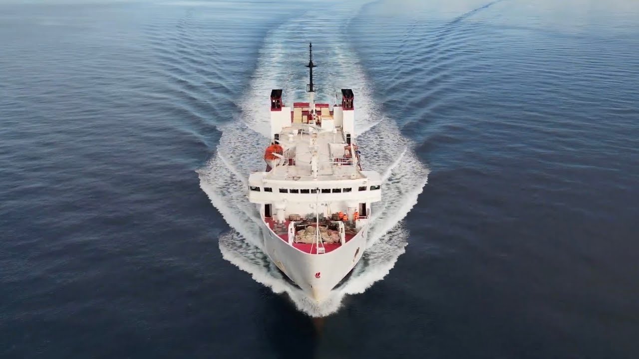 LIBURNA in arrivo a Capraia Isola (Aerial video)