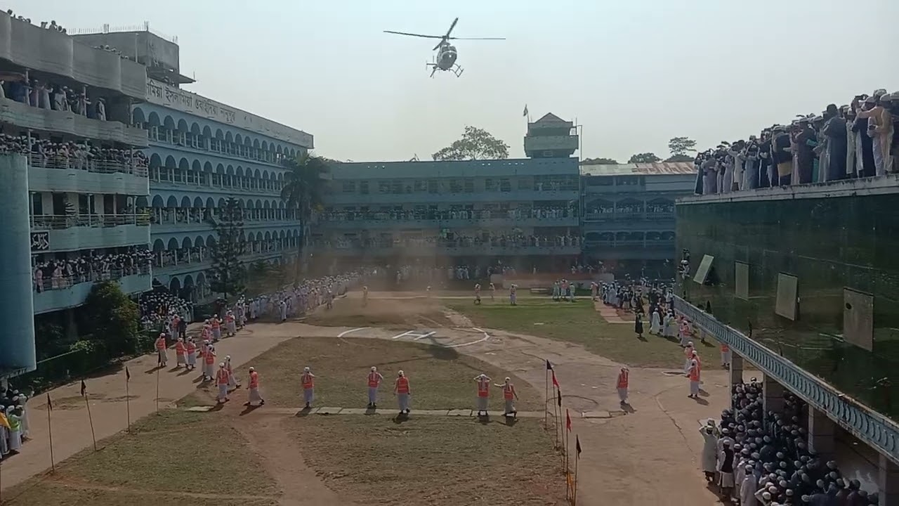 হেলিকপ্টারে আরবি শায়েখ Arabic Shaykh arrived by helicopter