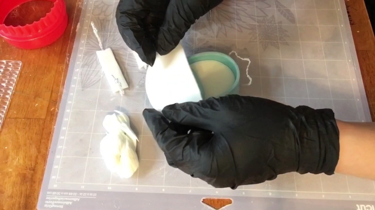 Gumpaste Baby Carriage Tutorial