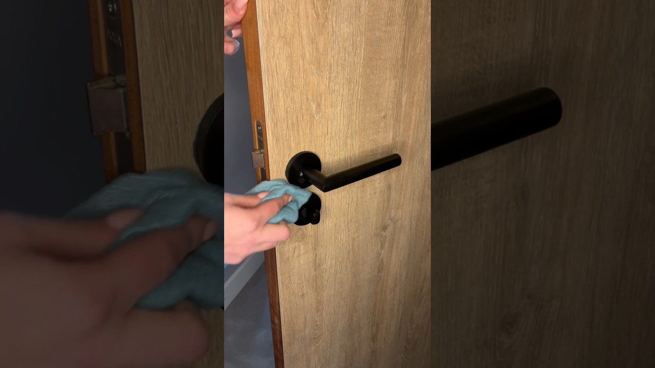 Meest vergeten plekken tijdens het schoonmaken 🧹🤔 #cleaningtips #huishouden #schoonmaak #shorts