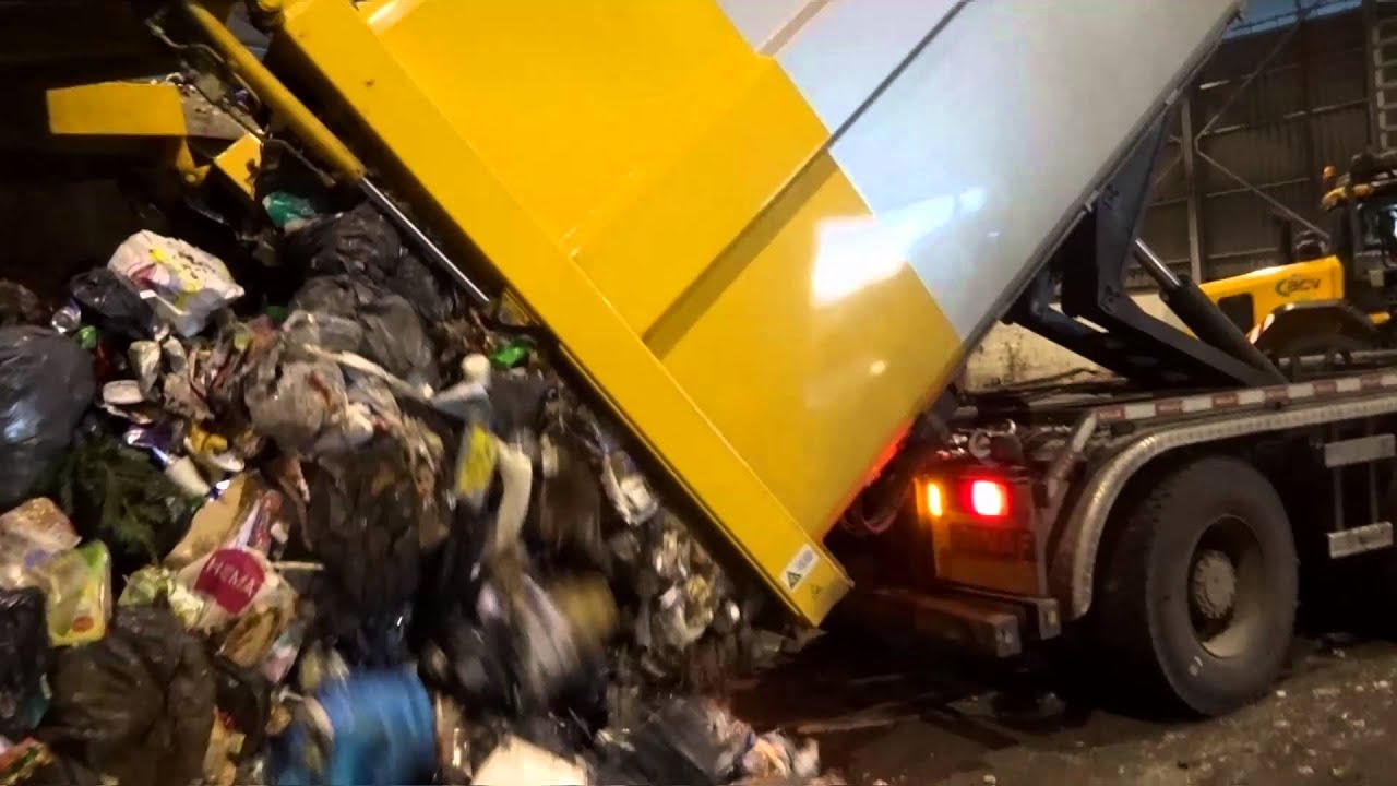 Ledigen van perscontainer