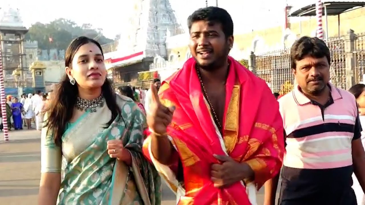 Singer Rahul Sipligunj With Wife Harinya Reddy Visits Tirumala