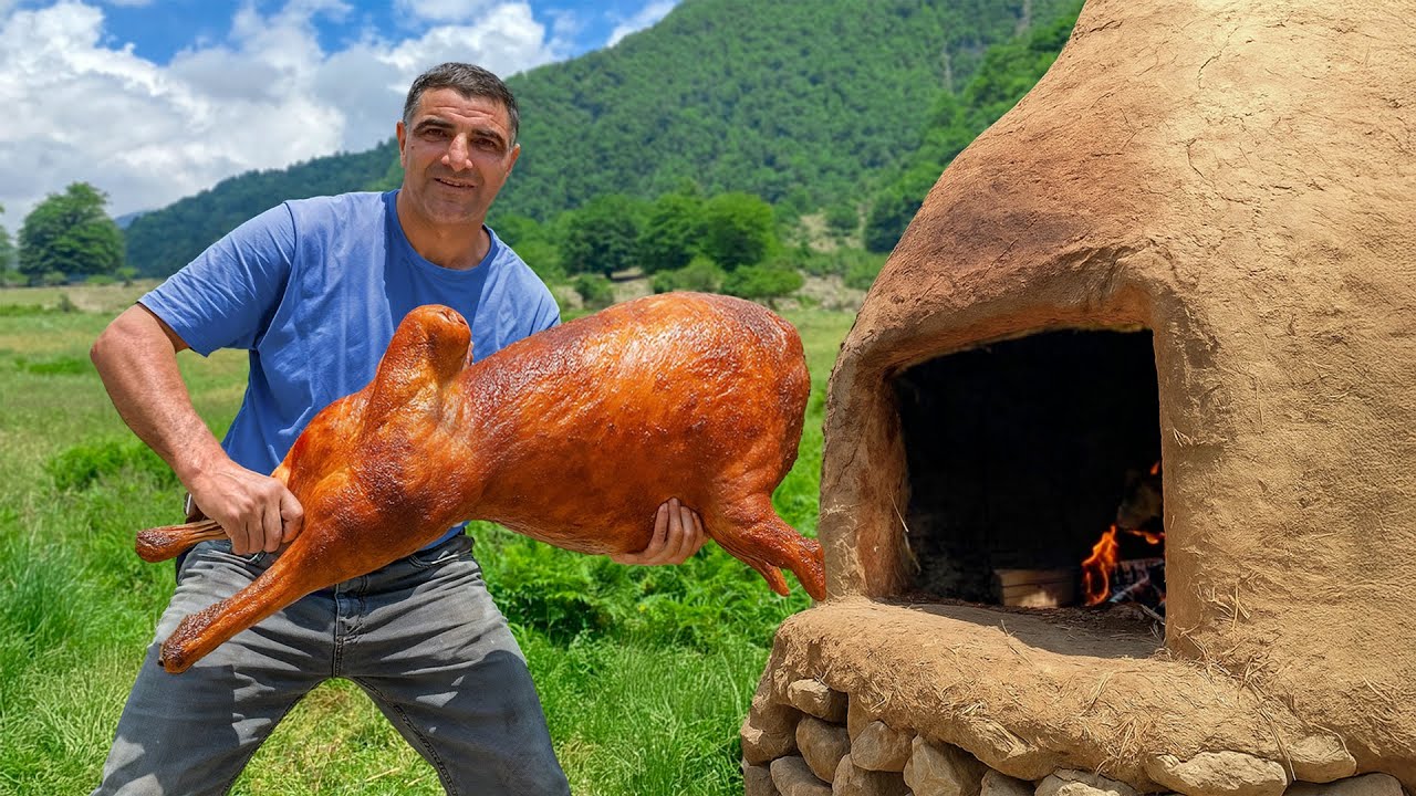 Dîner En Famille Avec Un Gigot D’Agneau Au Four En Argile Maison