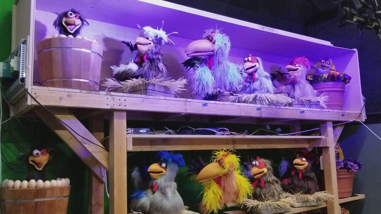 MACARENA - Animatronic Chickens by Axtell