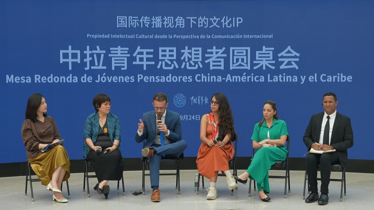 Jóvenes chinos y latinoamericanos discuten en Beijing sobre intercambios culturales