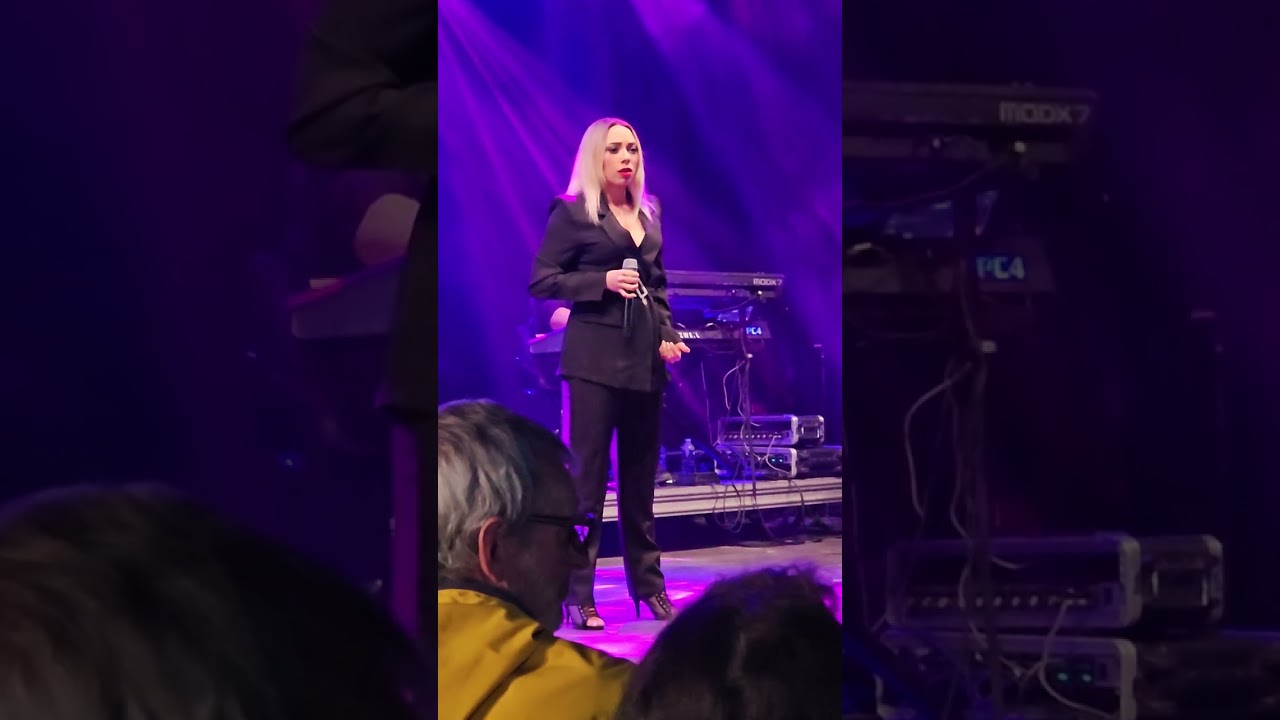 Stella cino je suis malade de lara fabian