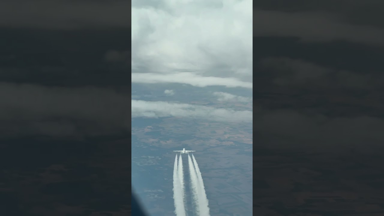 Contrail from the The big birds! Pilot views of the A340 and A380!!
