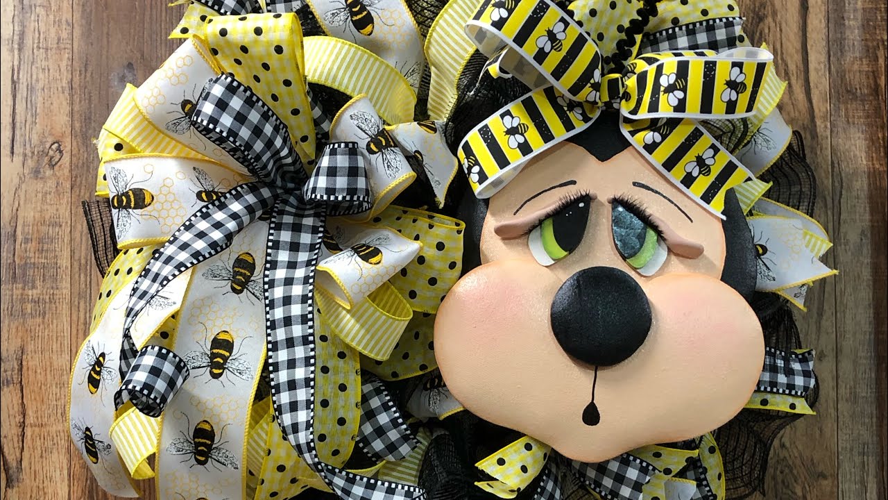 How to make an Easy Bee wreath with one roll of mesh