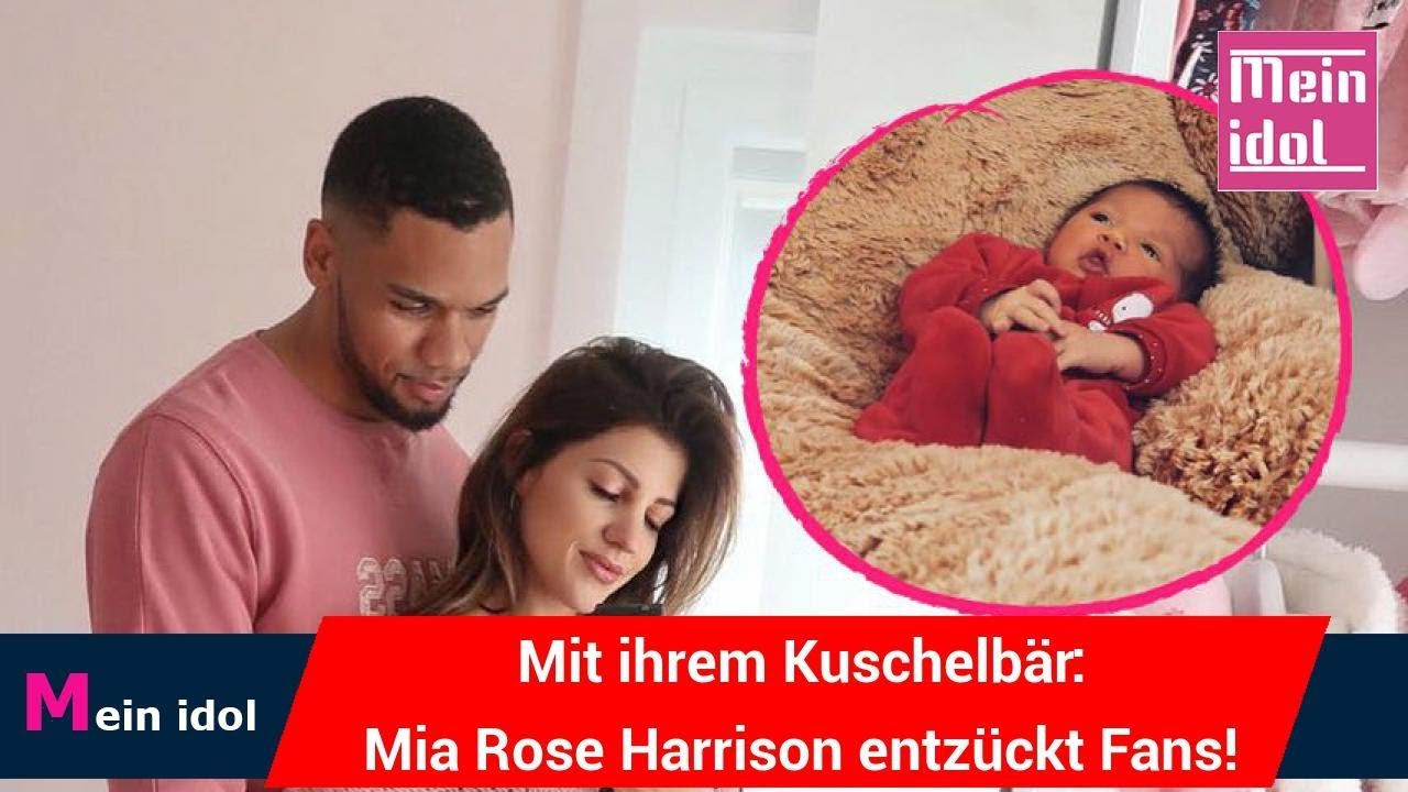 Mit ihrem Kuschelbär: Mia Rose Harrison entzückt Fans!