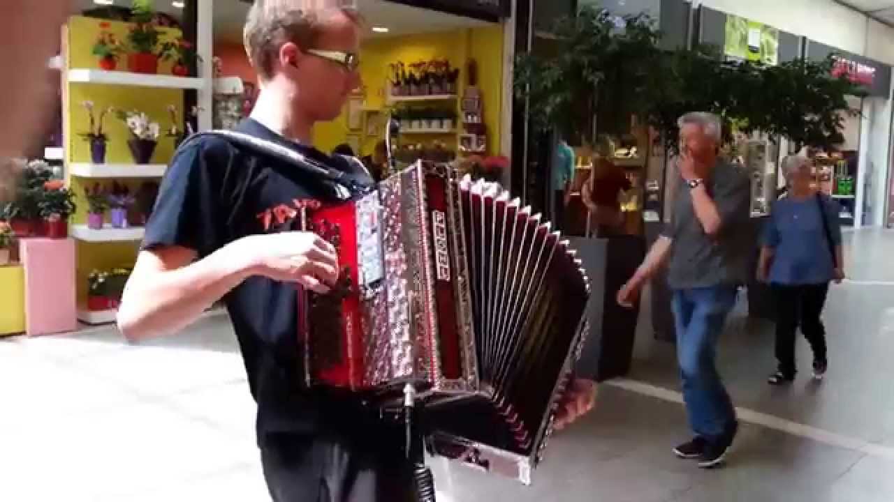 KAD SE NAĐEMO NA POLA PUTA, TA SOSEDOV FRANCELJ-KOŠIČ DOMEN