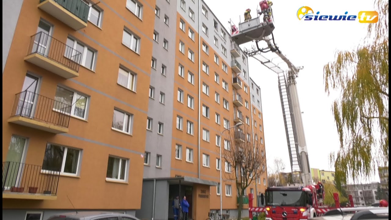 STRAŻACKIE ĆWICZENIA NA WYSOKOŚCIACH W SIERADZU - siewie.tv