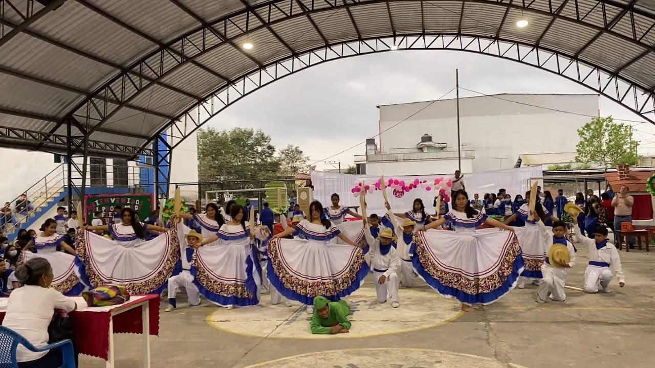 Danza La tejedora manabita y el baile la Iguana - Presentación YO LEO Colegio Veinticuatro de Mayo