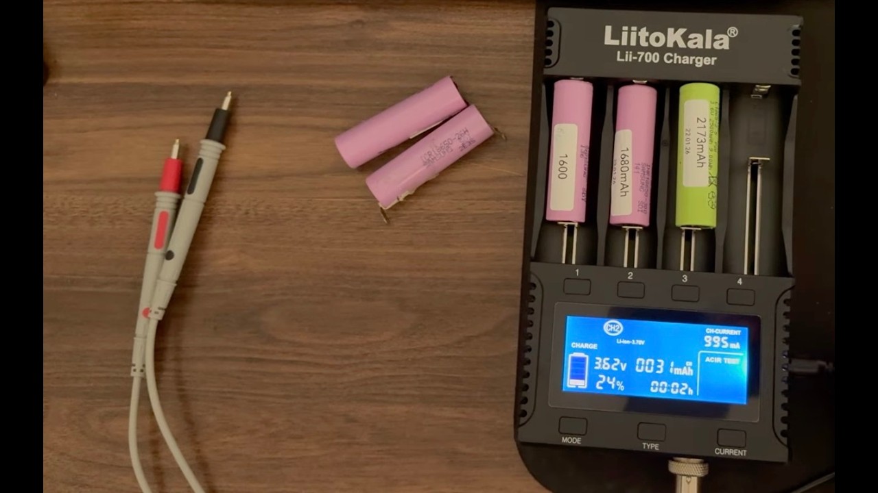розумний зарядний пристрій LiitoKala Lii-700