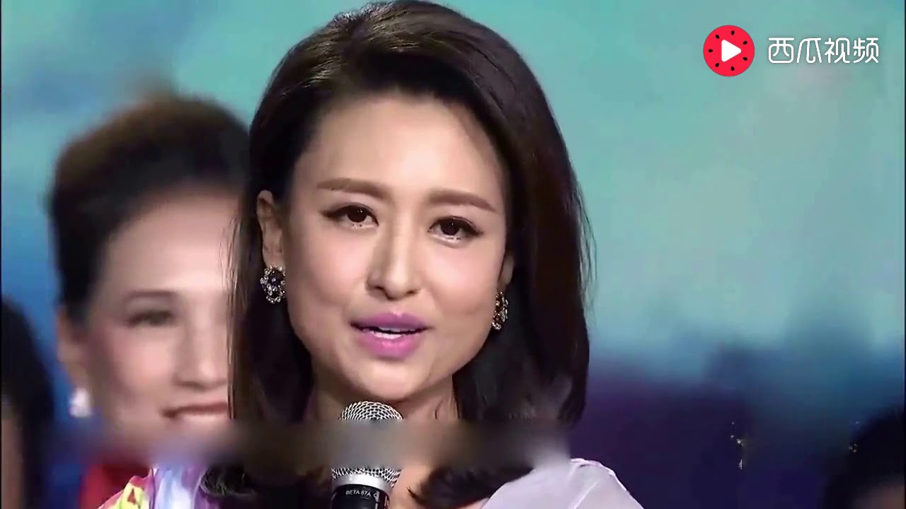 央视主持人张蕾和大她20岁的丈夫近照曝光，原来退出舞台只为他