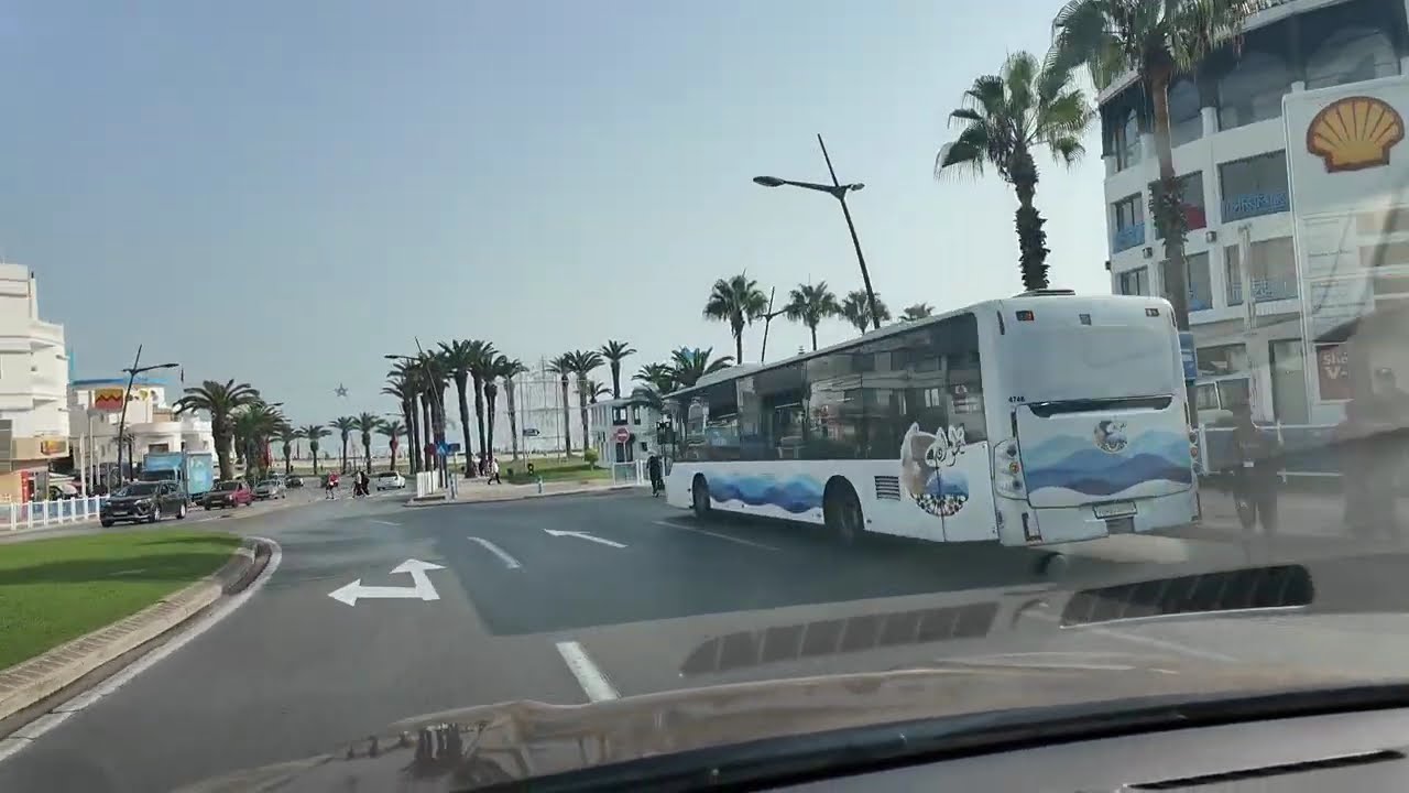 شاطىء سانية طريس تحفة لامن حيث نقاء رماله ومياهه حتى رواده مميزون ومحترمون .