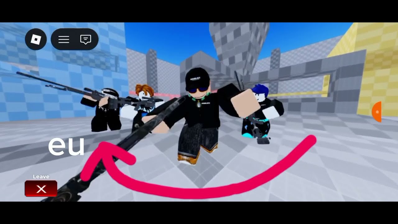 Jogando 3 jogos diferentes de FPS no Roblox