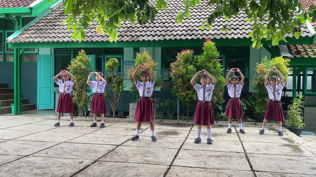 GURUKU TERSAYANG (DANCE)