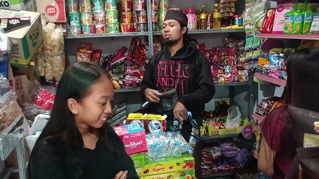 Lagi enek enaknya Display digoda pembeli 😃😄