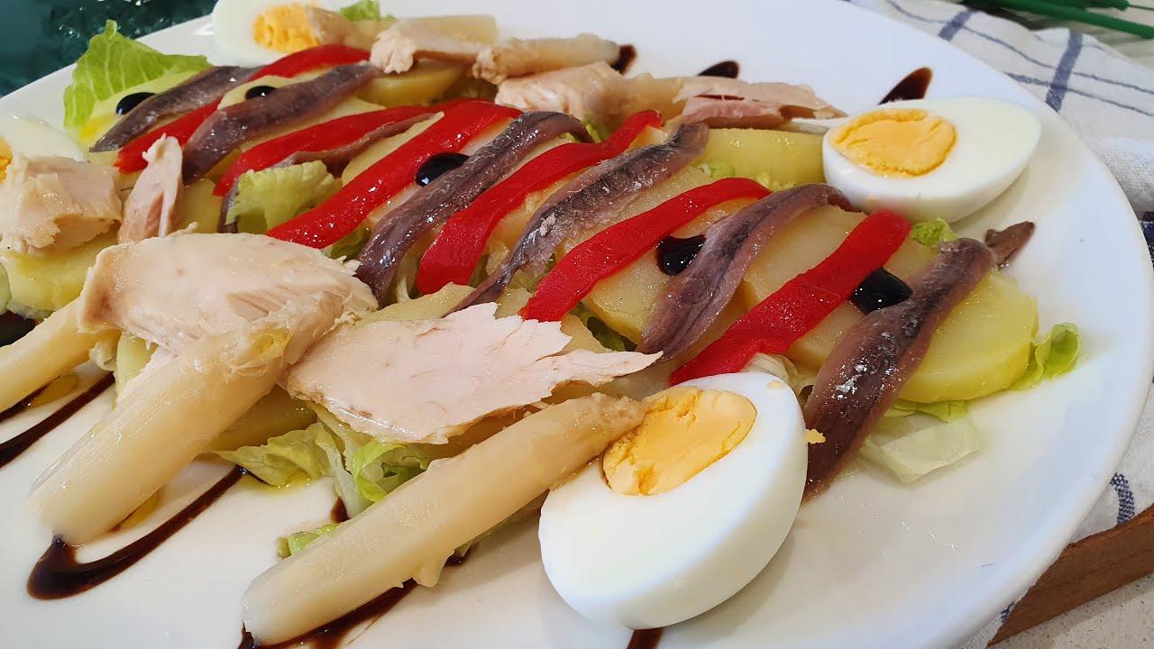 Ensalada de patatas con bonito y anchoas