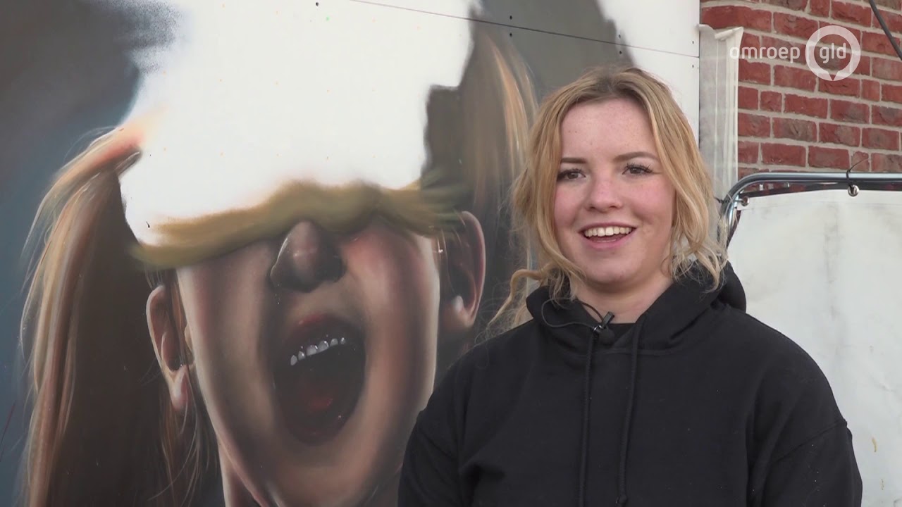 Streetart over 75 jaar vrijheid kleurt Stadsplein in 's-Heerenberg