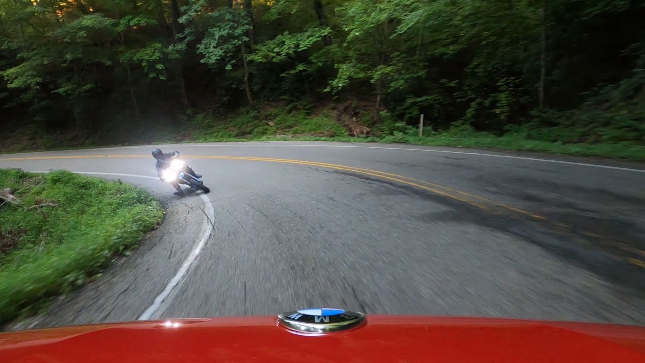 BMW M Roadster chased by FS570 on Tail of the Dragon