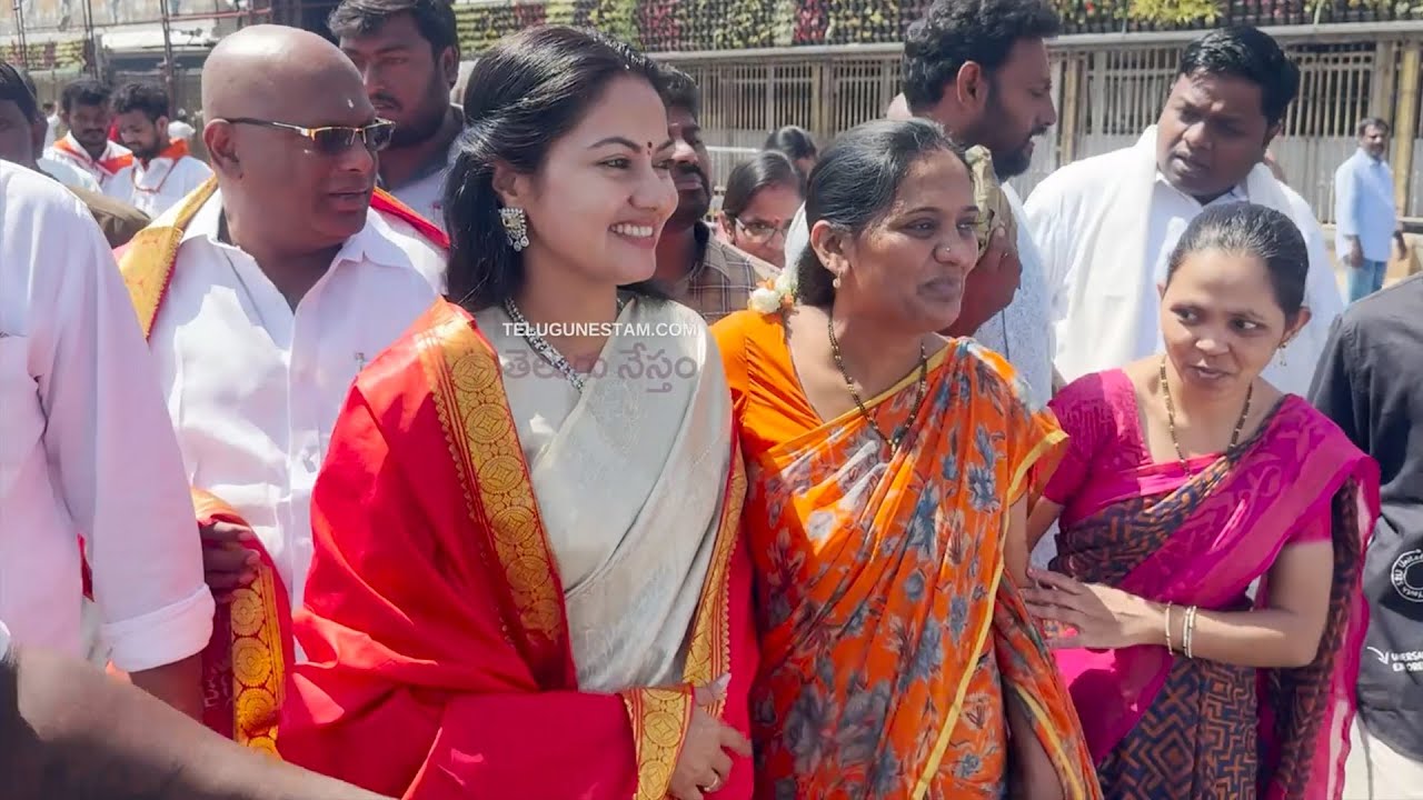 Television Actress Suhasini Visits Tirumala Temple With Family