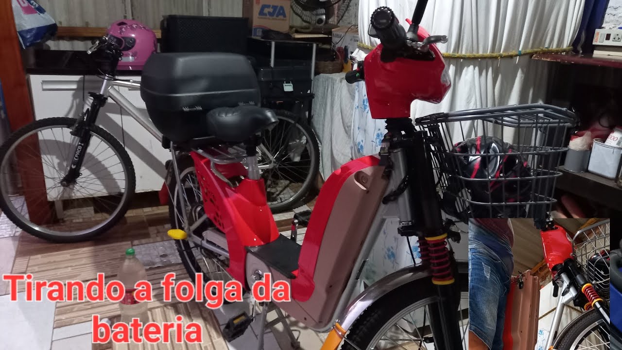 Tirando a folga da caixa da bateria. Bicicleta sousa.