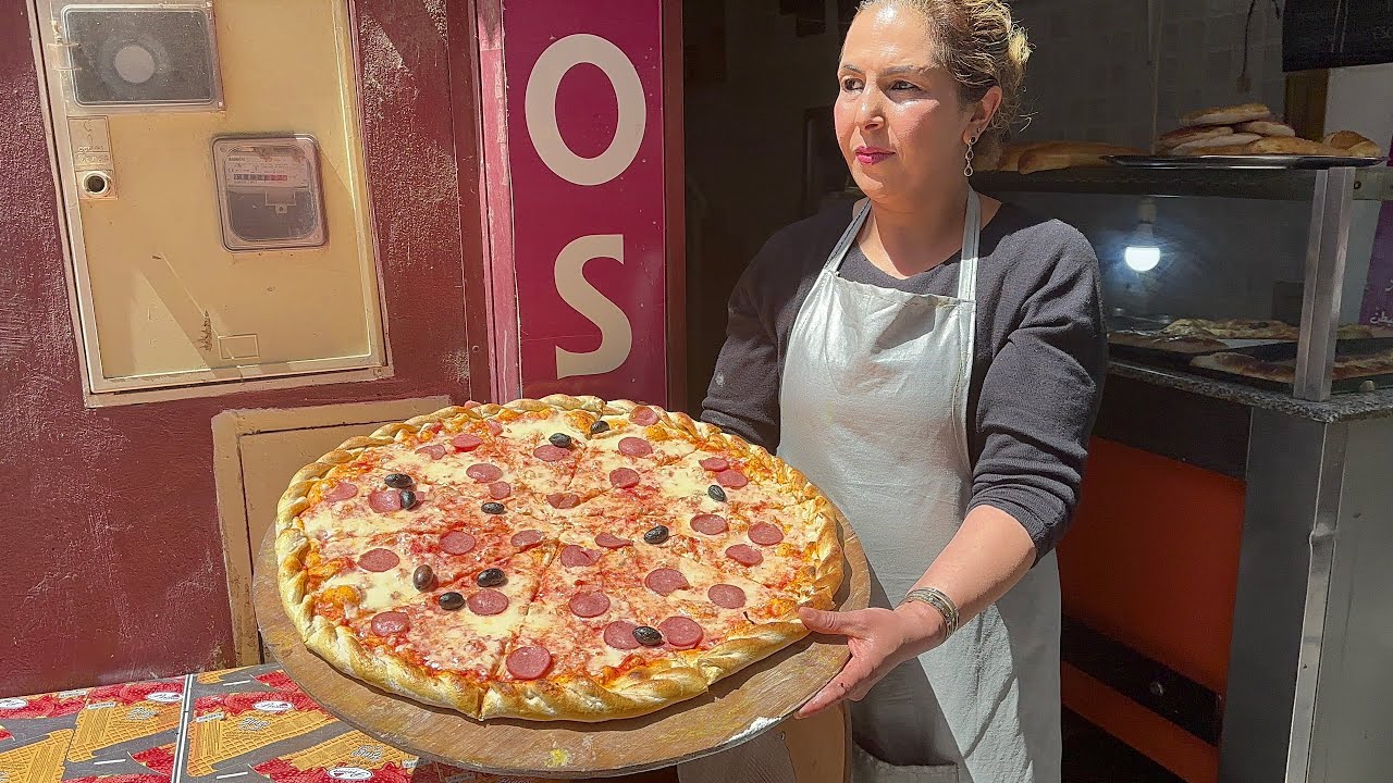 Pizza baguette farcie tranche البيزا و الباڤات فارسي عندو باللّقشة:القصبة مطعم للا البية