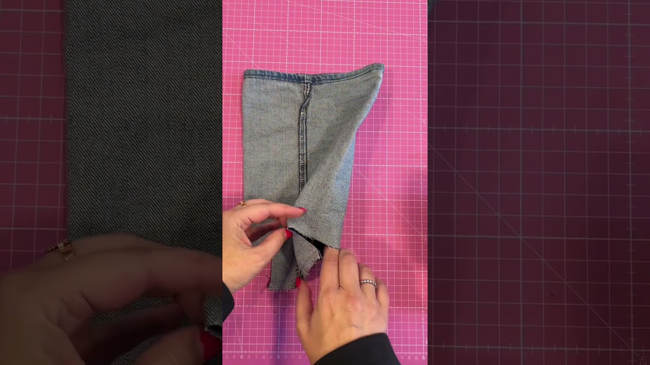 Ne jetez pas vos jeans us&eacute;s ✂️ #couture #astucesdecouture #diy #sewing #couturefacile #recycle