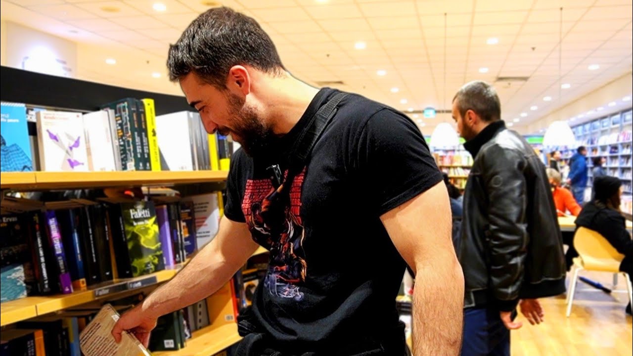 Le LIBRERIE ITALIANE stanno FALLENDO. Andiamo nel reparto BOOKTOK (da mani nei capelli)
