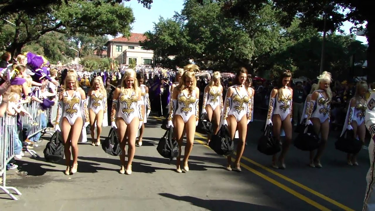 2010 - LSU Golden Girls Going Down the Hill