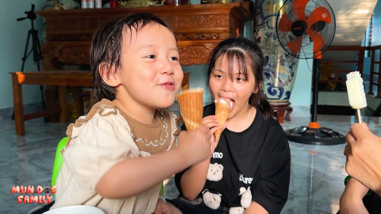 Diem and Quynh had so much fun eating ice cream with mother