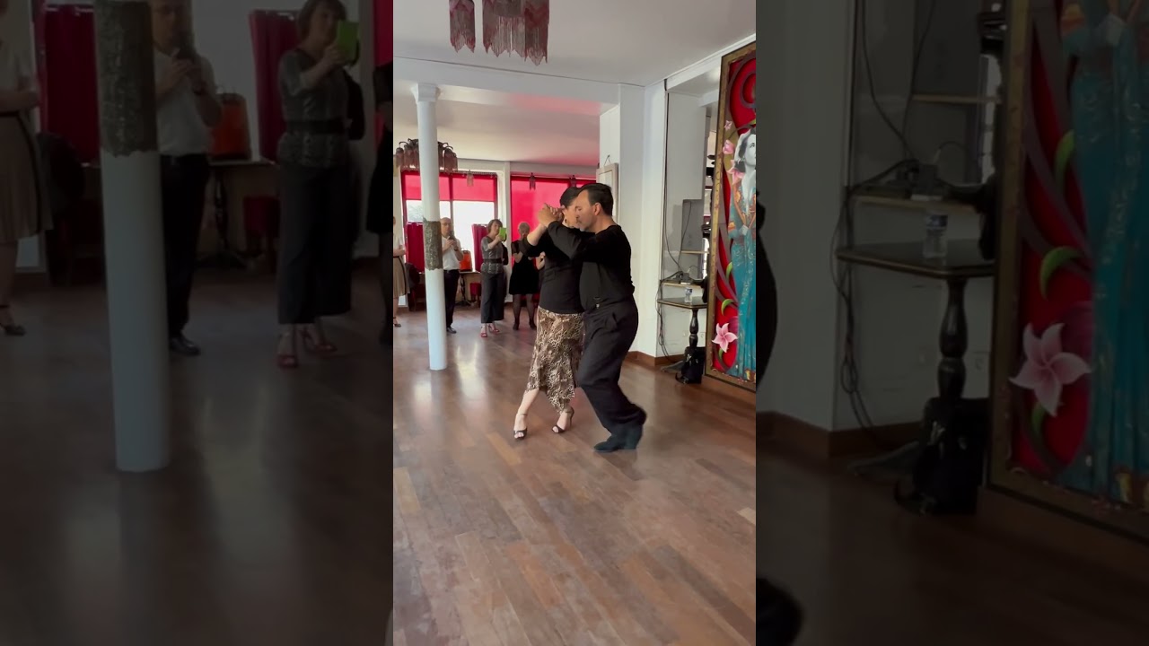 Workshop demo Calesitas Milongueras con #adornos Georgina Vargas Oscar Mandagaran #tango #paris
