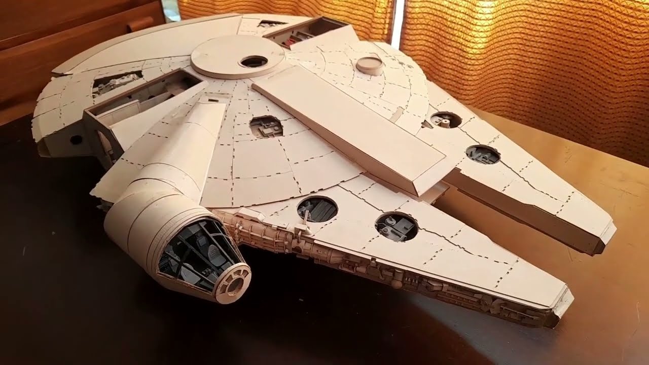 Millenium Falcon made of paper. Halcon Milenario hecho en papel. Retomando un antiguo proyecto