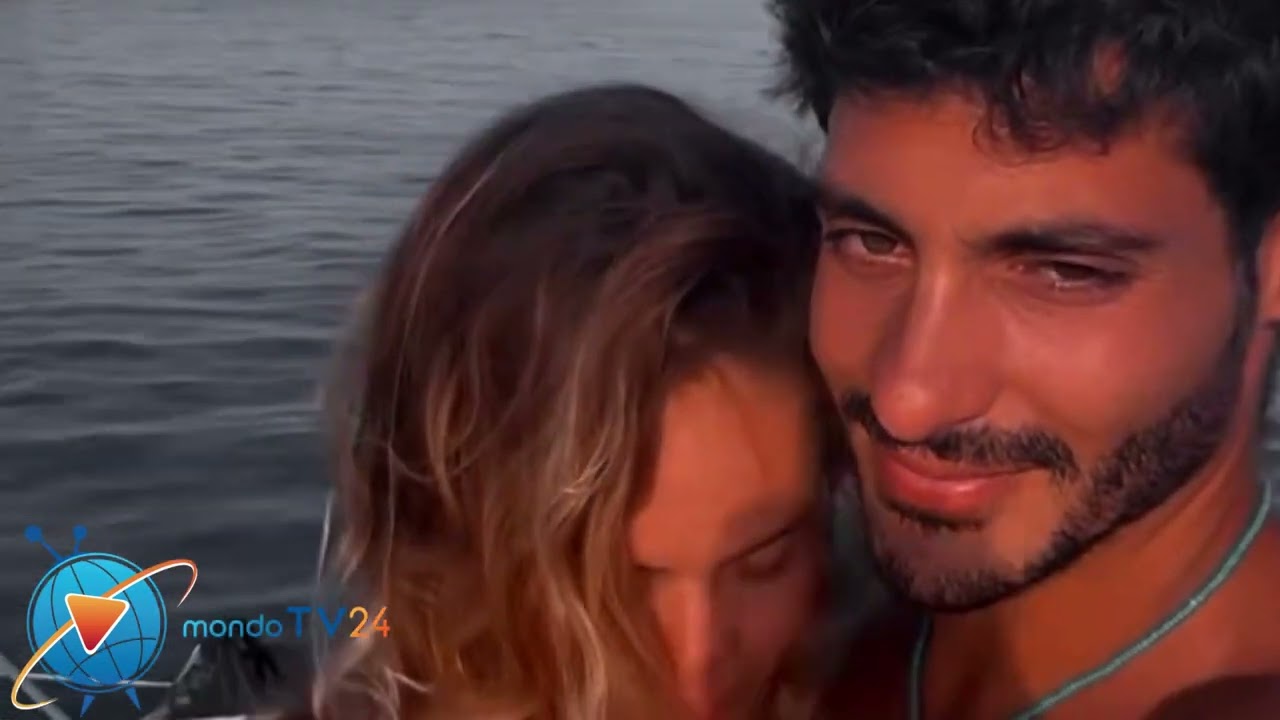 Grande Fratello, Javier ed Helena i dolci momenti insieme 